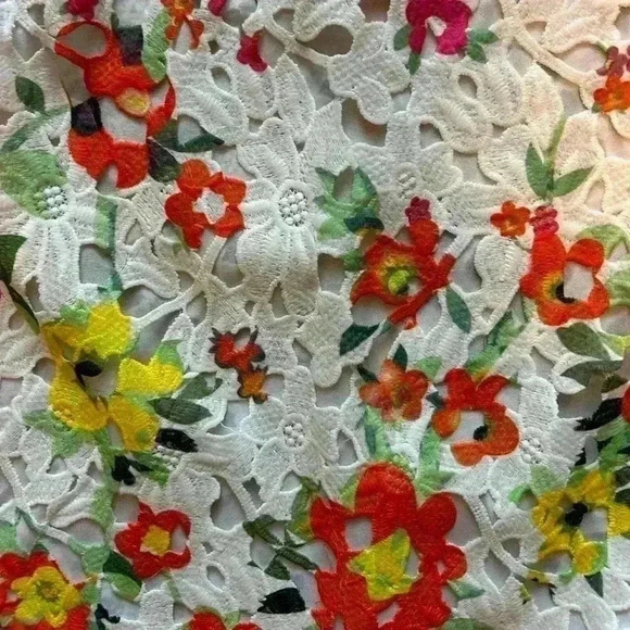 Sleeveless Blouse Women’s Size Medium Floral Designs Perfect for Summer Coastal - Picture 3 of 7